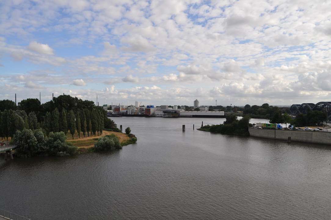 Blick aus einem Fenster des Hotelganges Hotel International Hamburg