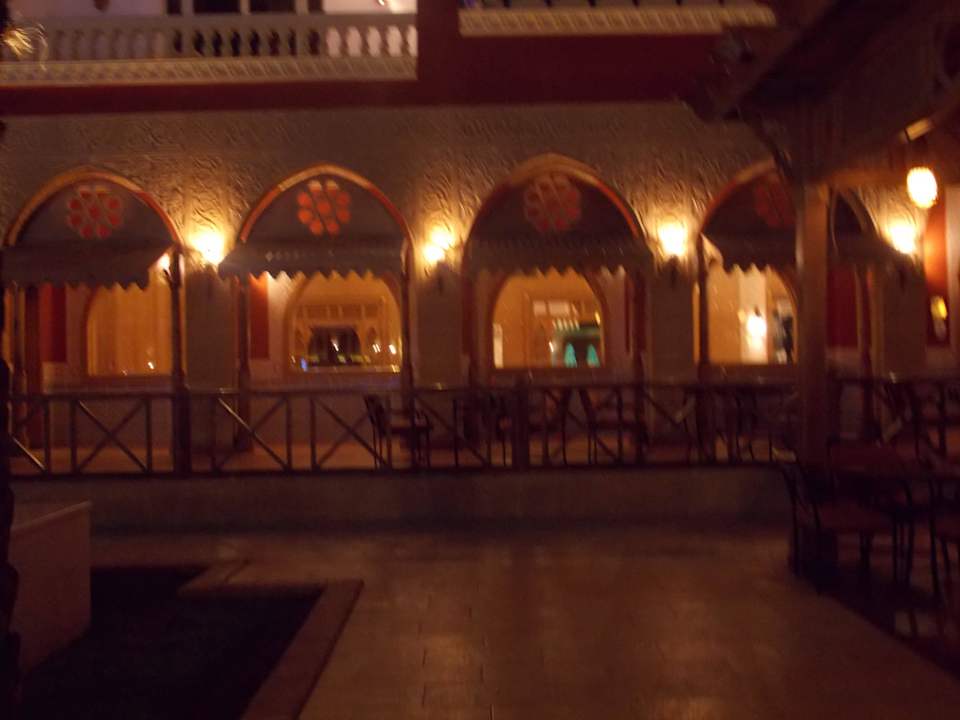 Окна ресторана Pickalbatros Alf Leila Wa Leila Resort - Neverland Hurghada