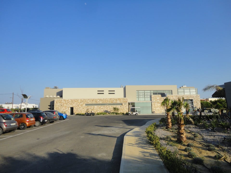 Zufahrtsbereich zum Hotel Akti Palace Resort & Spa