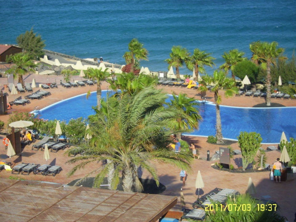 Blick auf Poolanlage H10 Tindaya