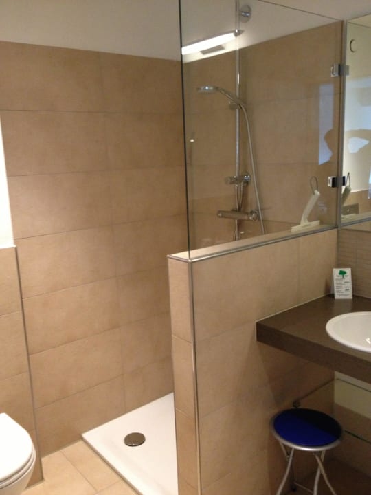 Badezimmer, offene Dusche Suitenhotel Idyll Heckenrose