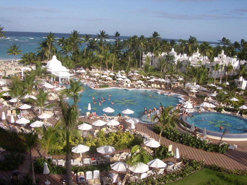 ansicht aus dem Fenster auf pool Hotel Riu Palace Punta Cana