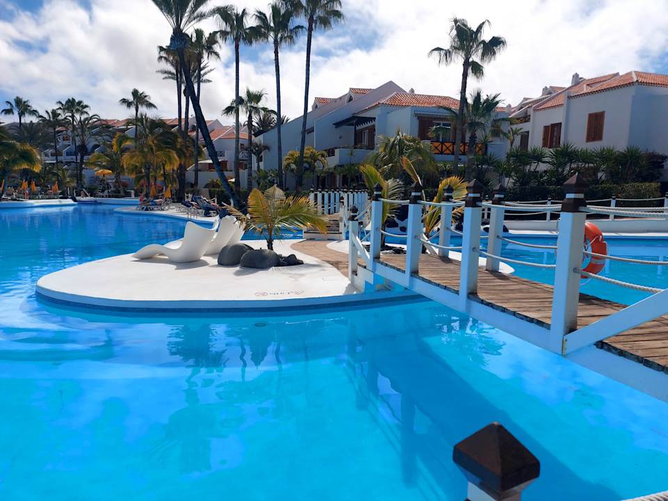 Pool Parque Santiago III Official