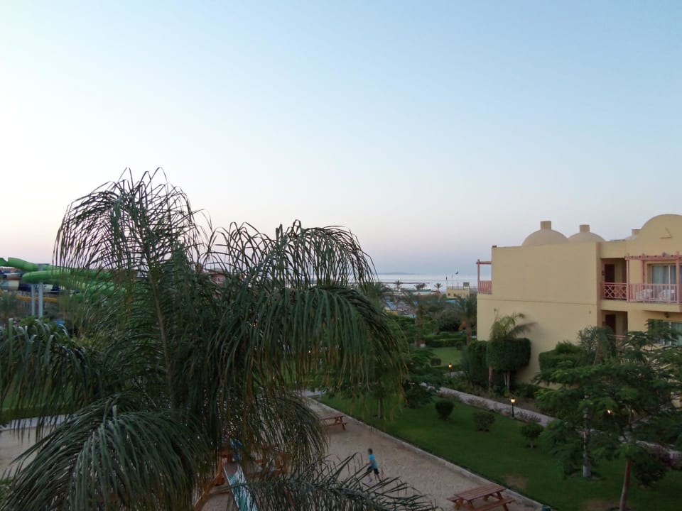 Widok z okna Titanic Beach Spa & Aqua Park