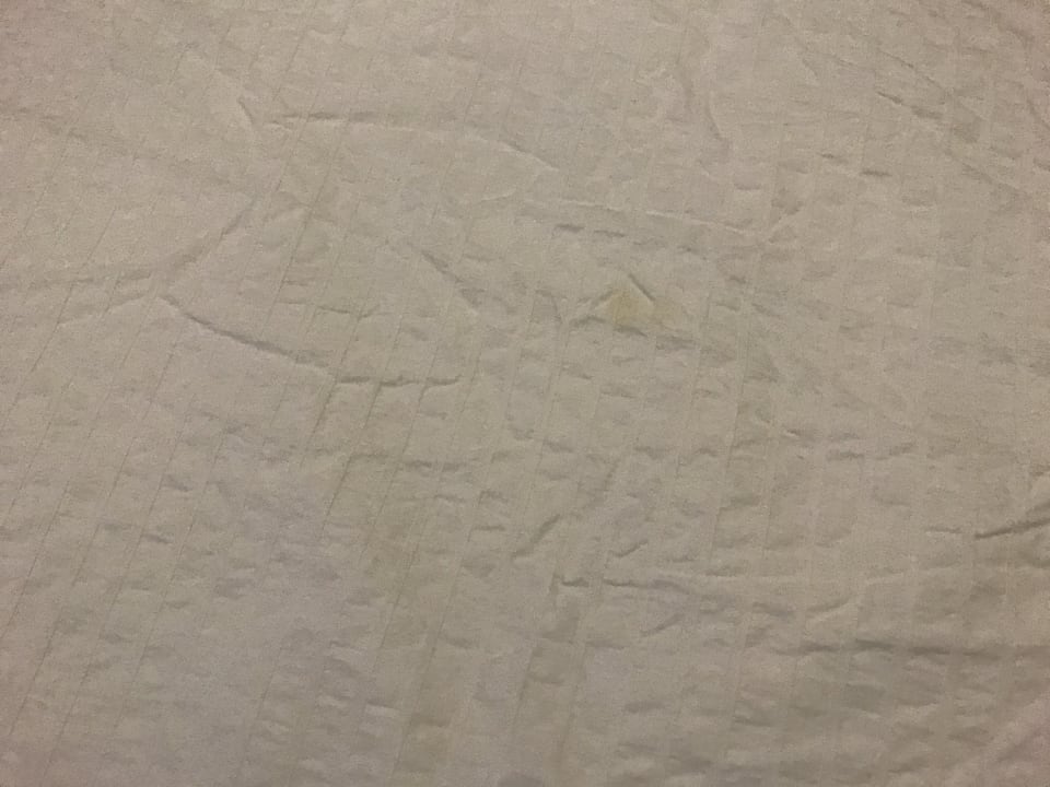 Unsaubere Bettwäsche Hotel Caserma