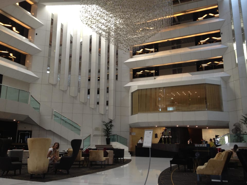 Imposante Lobby Hotel JW Marriott Cannes