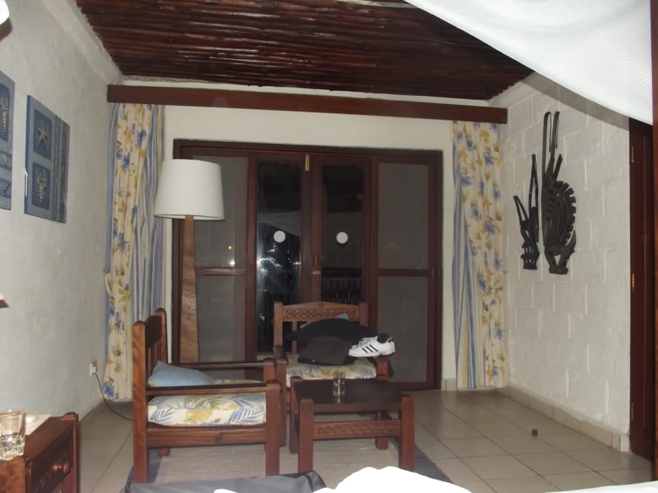 Blick vom Bett zum Sitzbereich Baobab Beach Resort & Spa