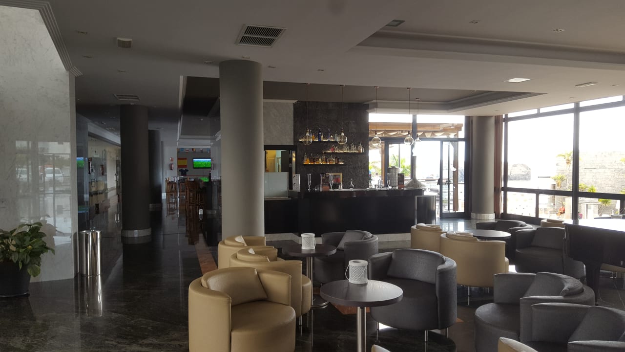 Lobby Hotel Mirador Papagayo by LIVVO
