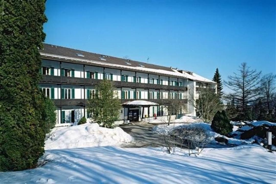 Hotelansicht Winter Kurhotel Lauter im Park