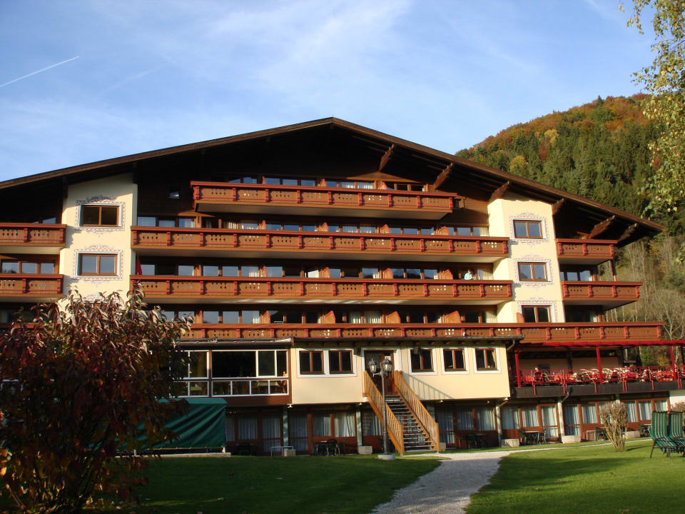 Hotel aus Sicht im Garten Hotel Bellevue am See