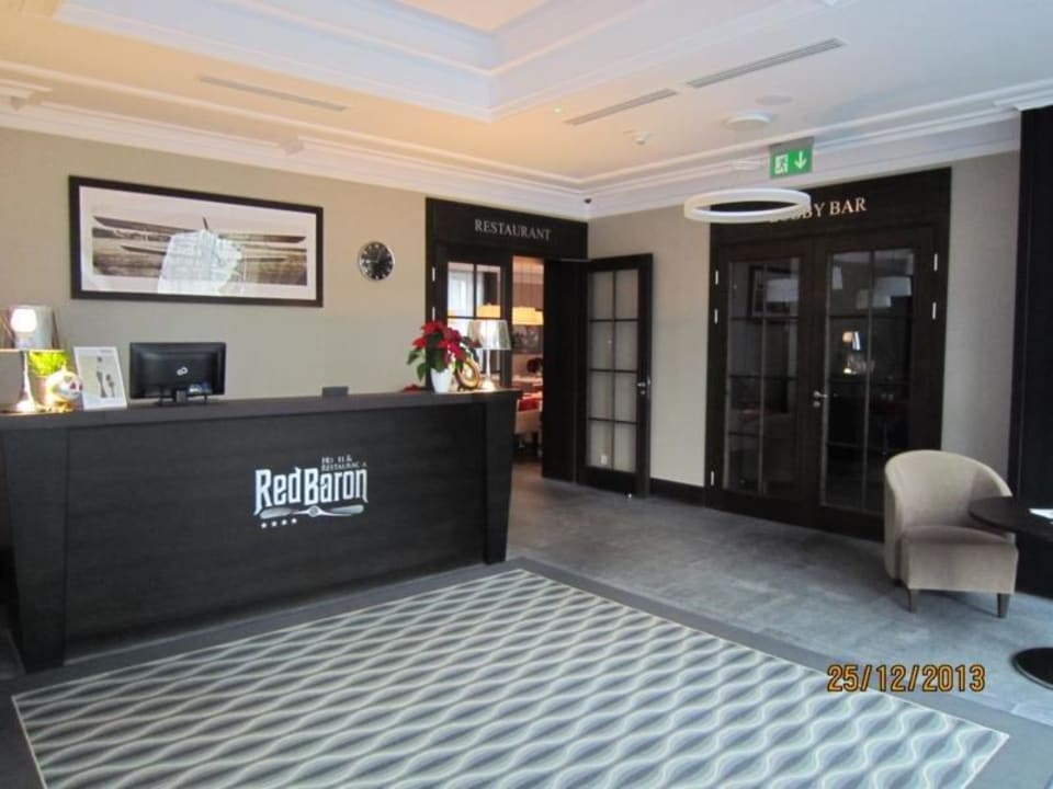 Rezeption. Red Baron Hotel