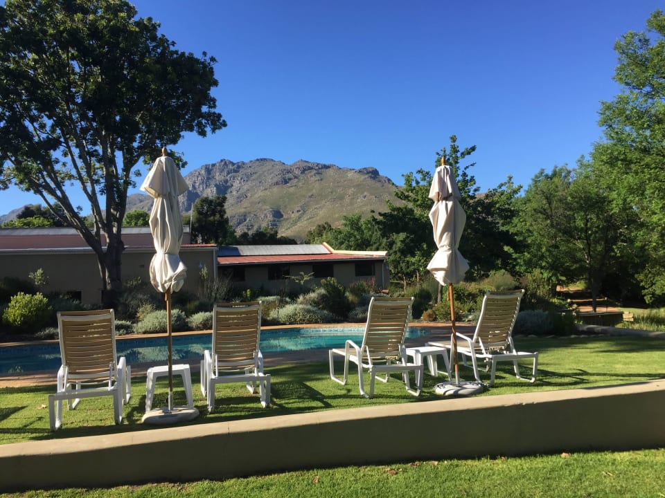 Poolansicht Auberge Rozendal Winefarm