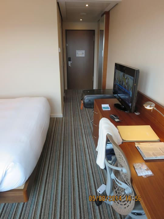 Ausreichender Platz im Zimmer garantiert Hilton Garden Inn Frankfurt Airport