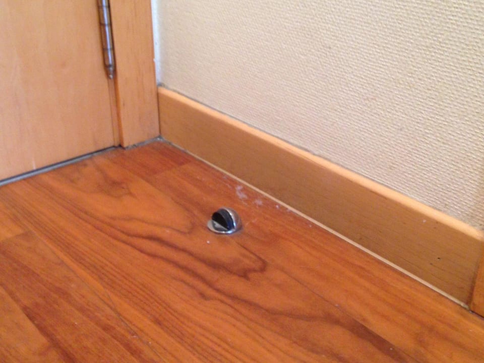 "Sehr sauber geputzter" Fußboden Eurohotel Diagonal Port