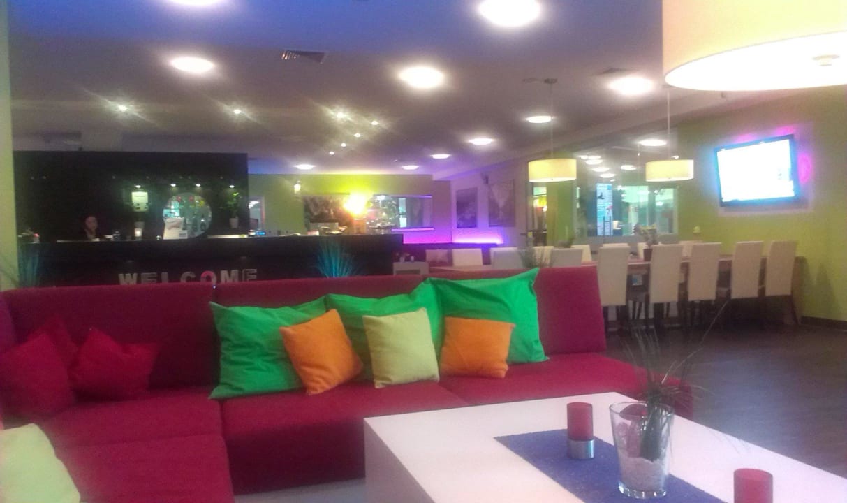 Blick auf Rezeption Friendly Cityhotel Oktopus