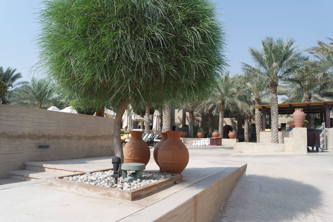 Weitläufige Hotelanlage Hotel Bab Al Shams Desert Resort & Spa