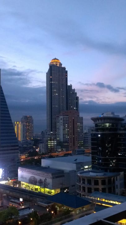Aussicht auf lebua Hotel vom Pool Eastin Grand Hotel Sathorn