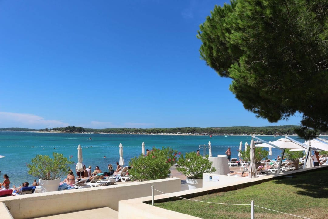 Strand vor dem Hotel Park Plaza Belvedere Medulin