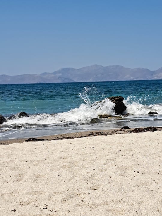 Strand Hotel Kouros Palace