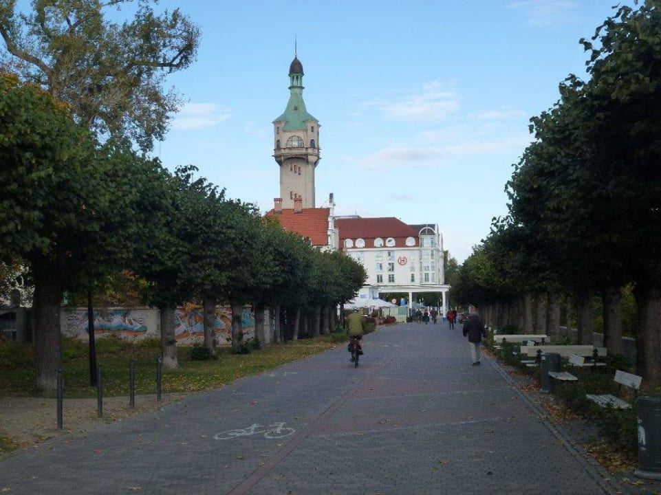 Blick von der Promenade auf die Hotelanlage Sheraton Sopot Hotel