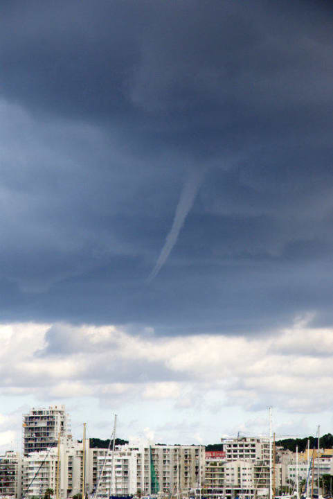 Tornado über St. Antonio Bellamar Hotel Beach & Spa