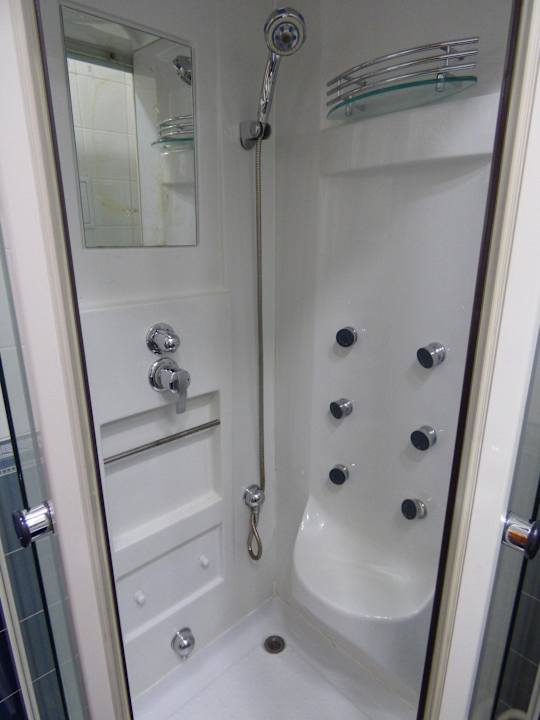 Die Massagedusche war leider defekt Hotel Golden Dragon