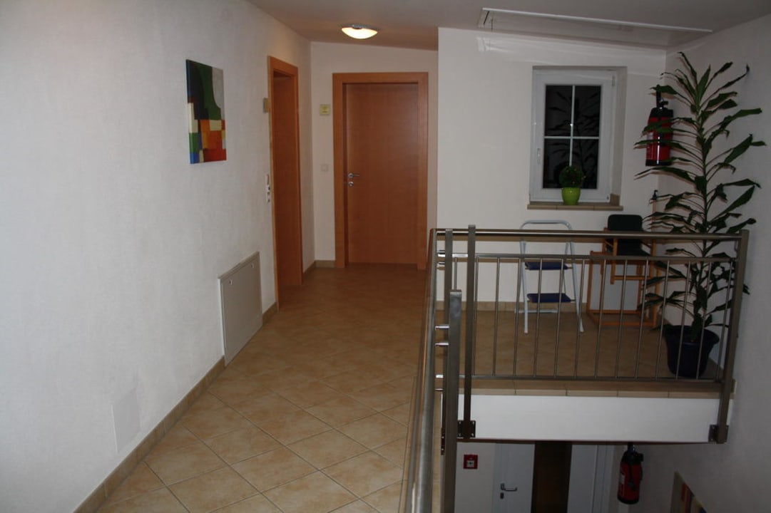 Flur zum Zimmer/Appartementhaus Platzlhof - Mein Hotel im Zillertal