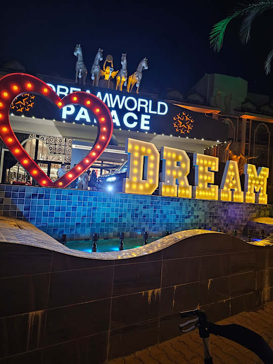 Außenansicht Dream World Palace Hotel