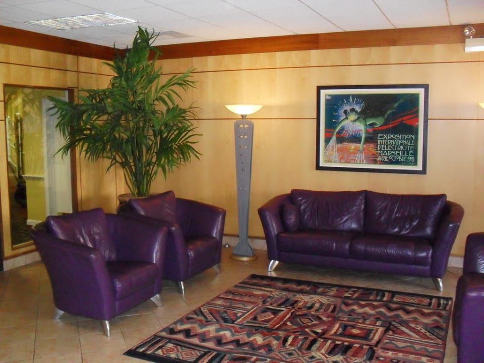 Sitzecke in der Lobby DoubleTree by Hilton Cape Cod - Hyannis
