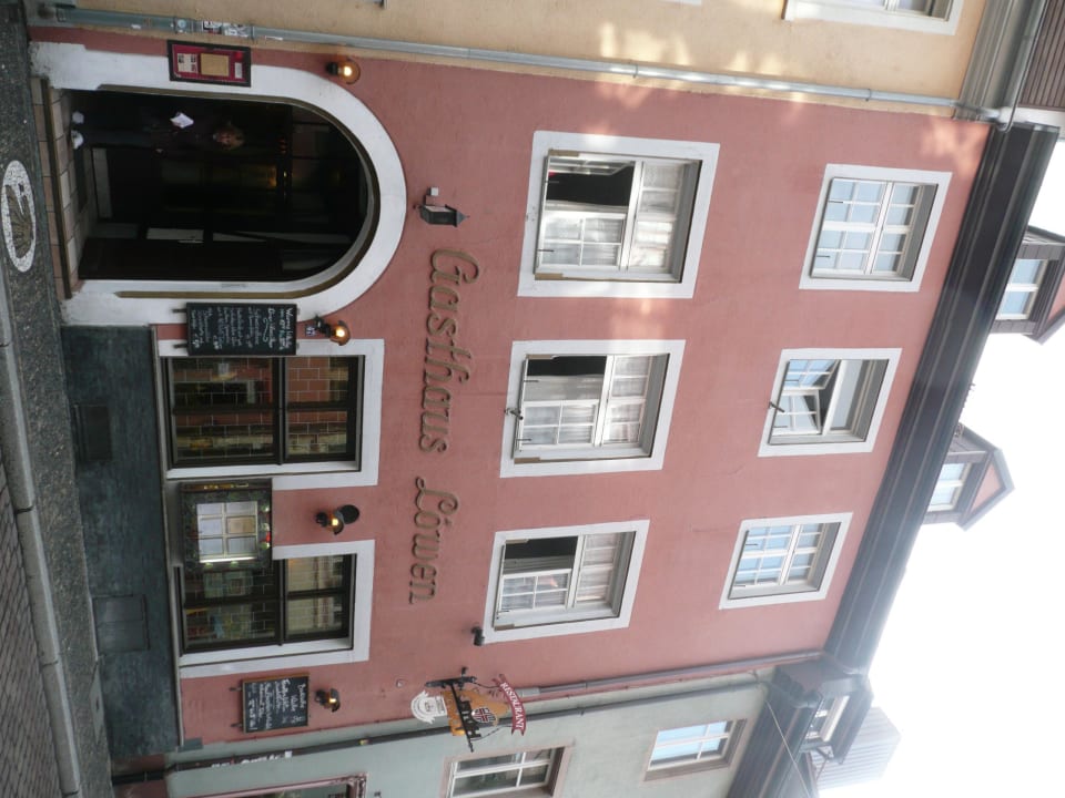 Mitten in der Fußgängerzone Gasthaus Löwen