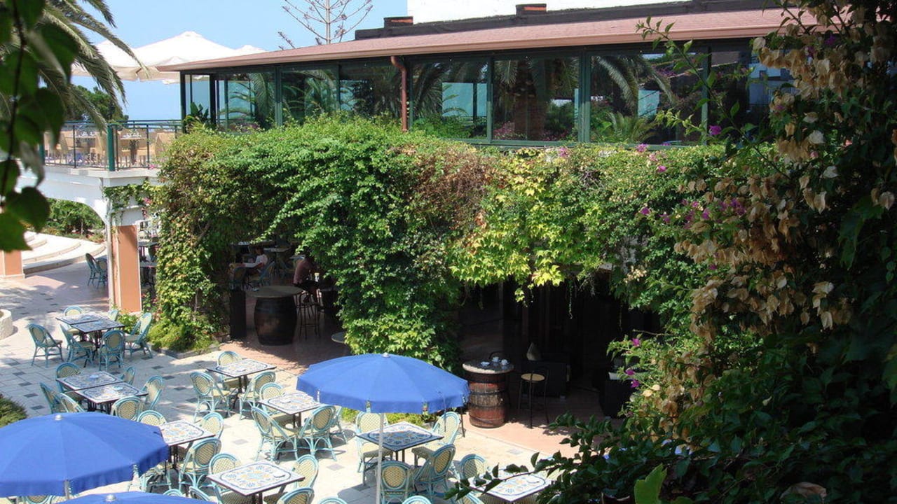 oben Restaurante, unten Poolbar Aldiana Club Rocca Nettuno Calabria