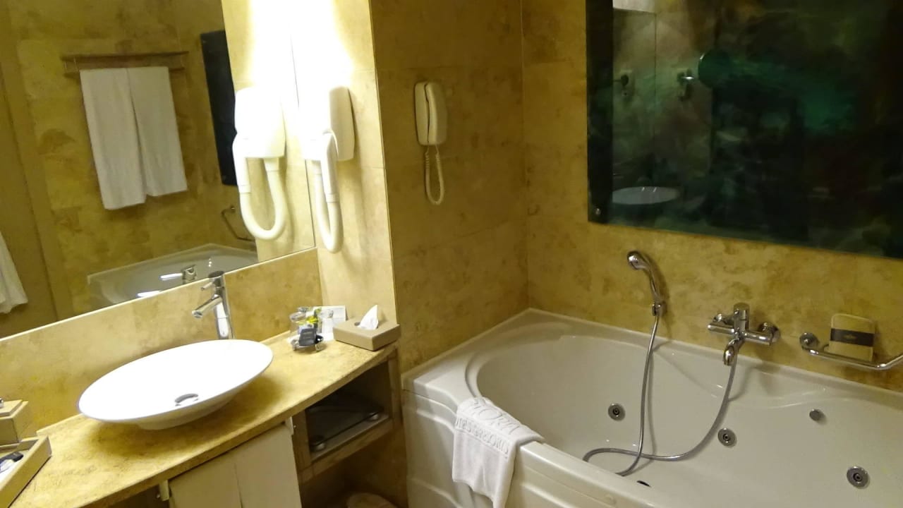 Bad Gloria Serenity Resort