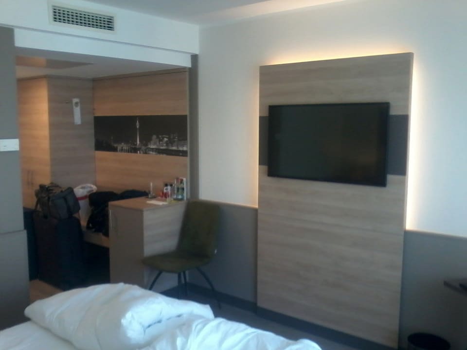 Zimmer Lindner Düsseldorf Airport, part of JdV by Hyatt