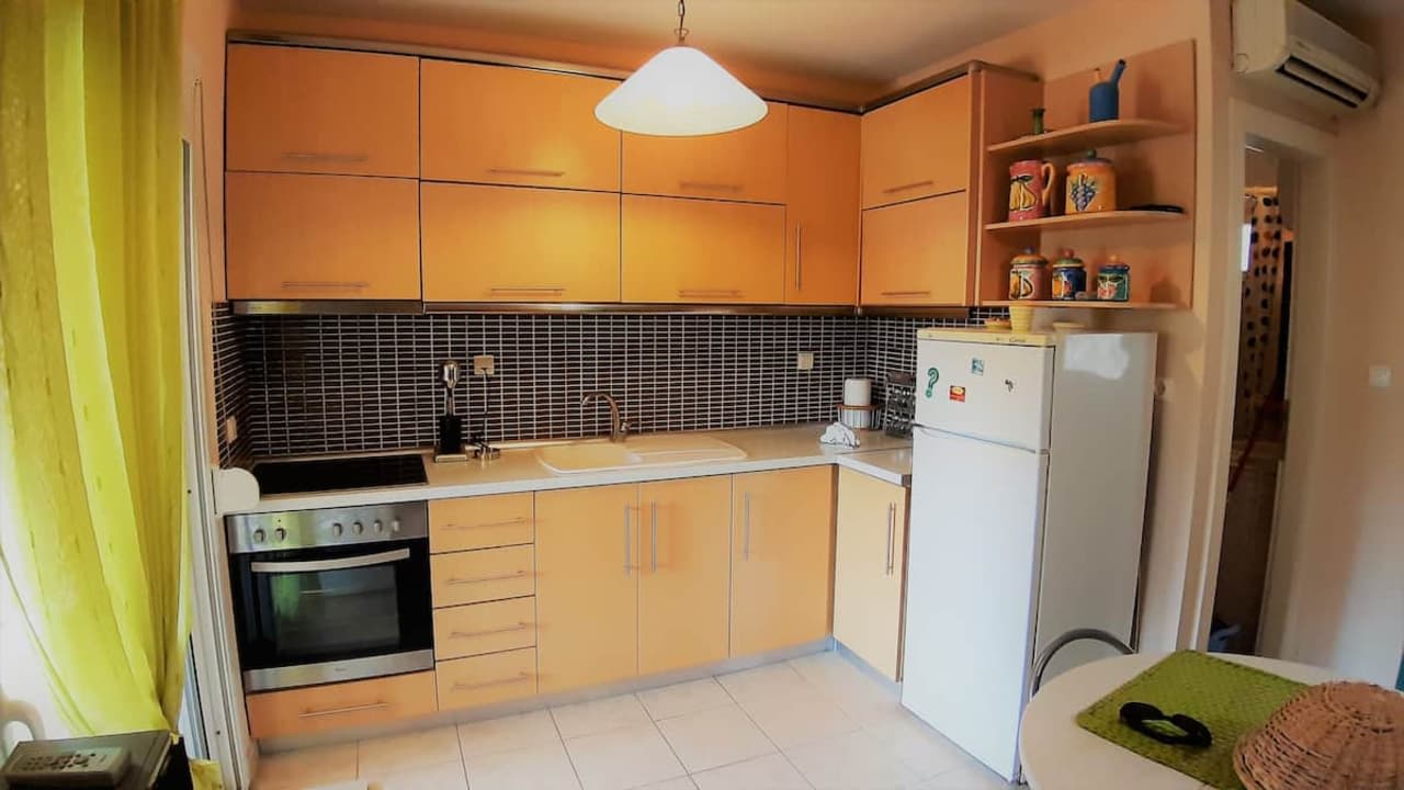 Zimmer Lovely Apartment In Kalamitsi