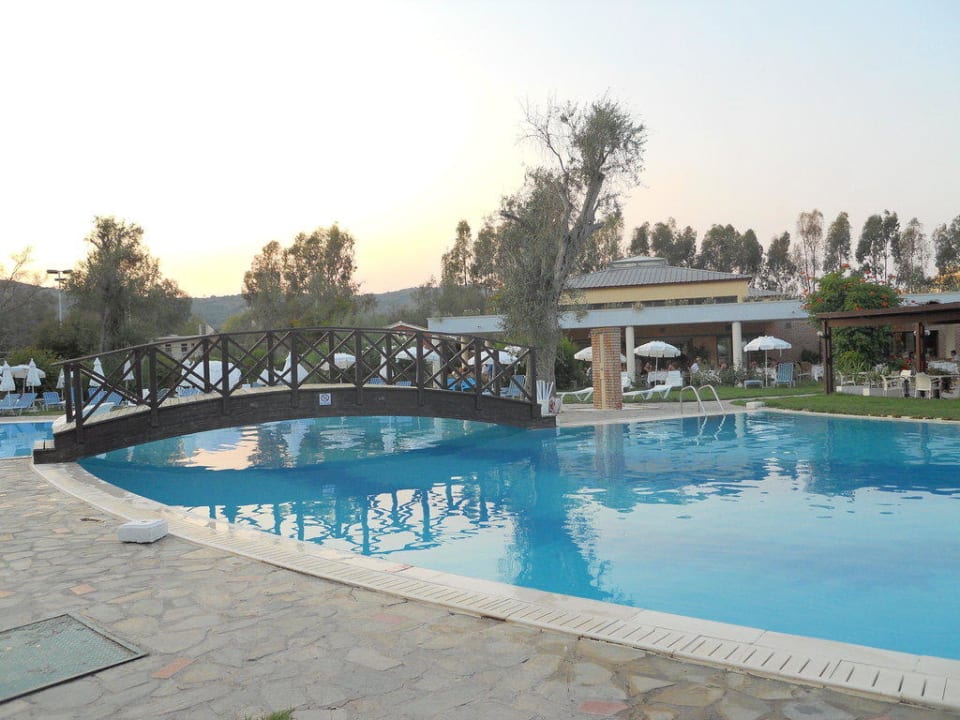 Hotelpool (beim Hauptrestaurant) Sentido Apollo Palace