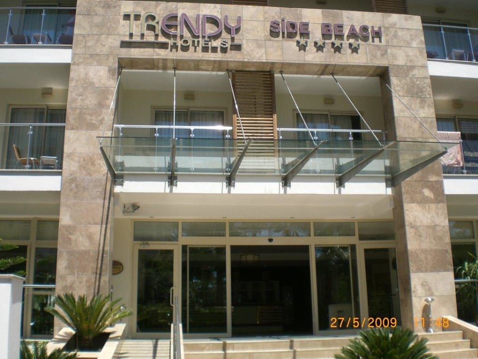 Hoteleingang Trendy Side Beach Hotel - Adults only