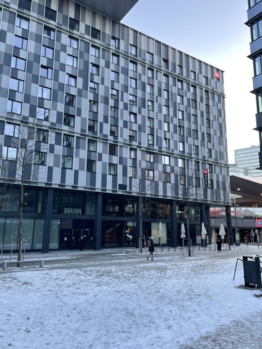 Außenansicht ibis Wien Hauptbahnhof