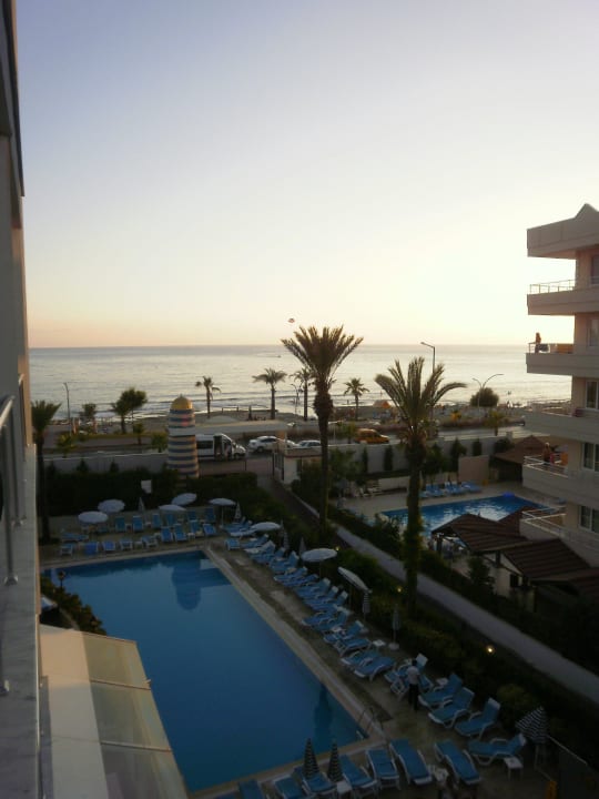 Výhlad z balkona  Kaila Beach Hotel