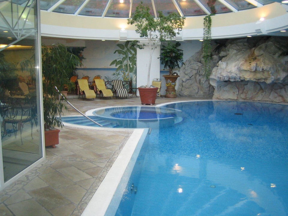 Innenpool Alpina Alpendorf