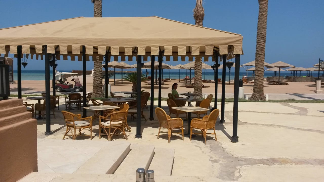 Lecker Mittagessen vor traumhafter Kulisse Grand Makadi