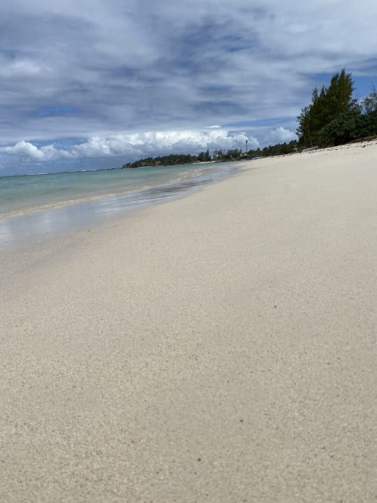 Strand Crystals Beach Resort Belle Mare, a member of Radisson Individuals