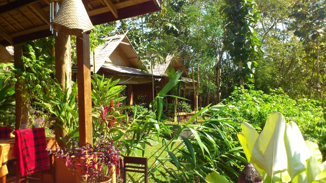 Unser Bungi ganz rechts Mandala Ou Resort