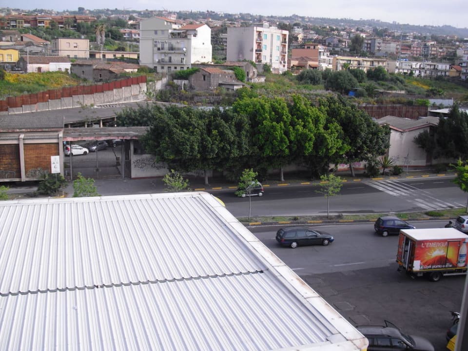 Aus dem Fenster auf die Hauptstrasse Hotel NH Jolly Ognina