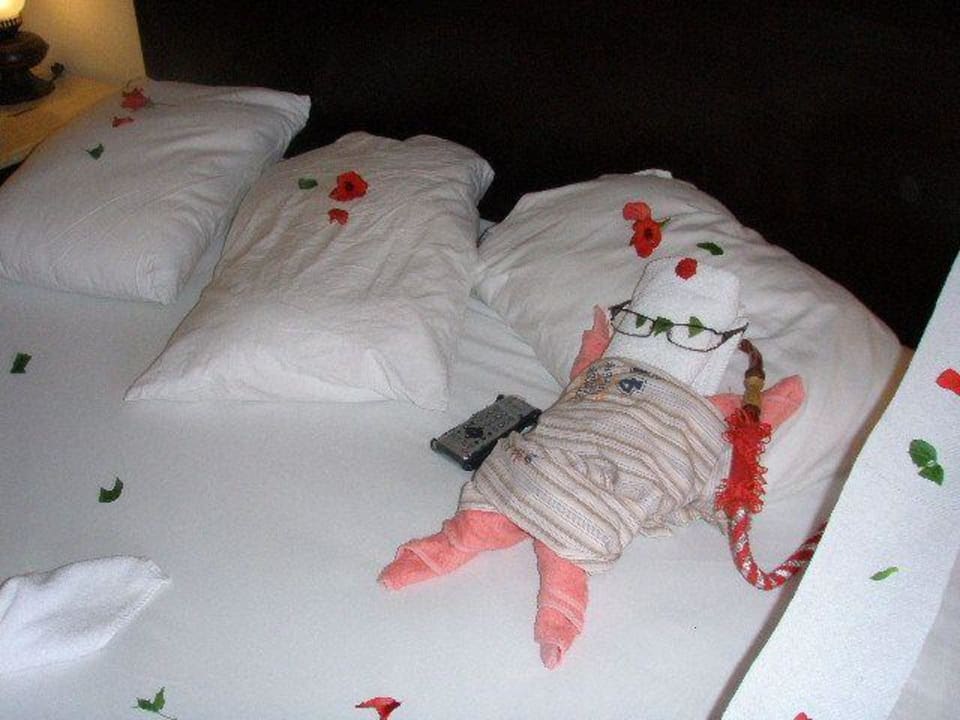 Przyzdobione łóżko w pokoju synów Parrotel Aqua Park Resort