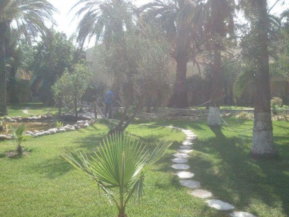 Weg zum Strand Hotel Paradis Palace