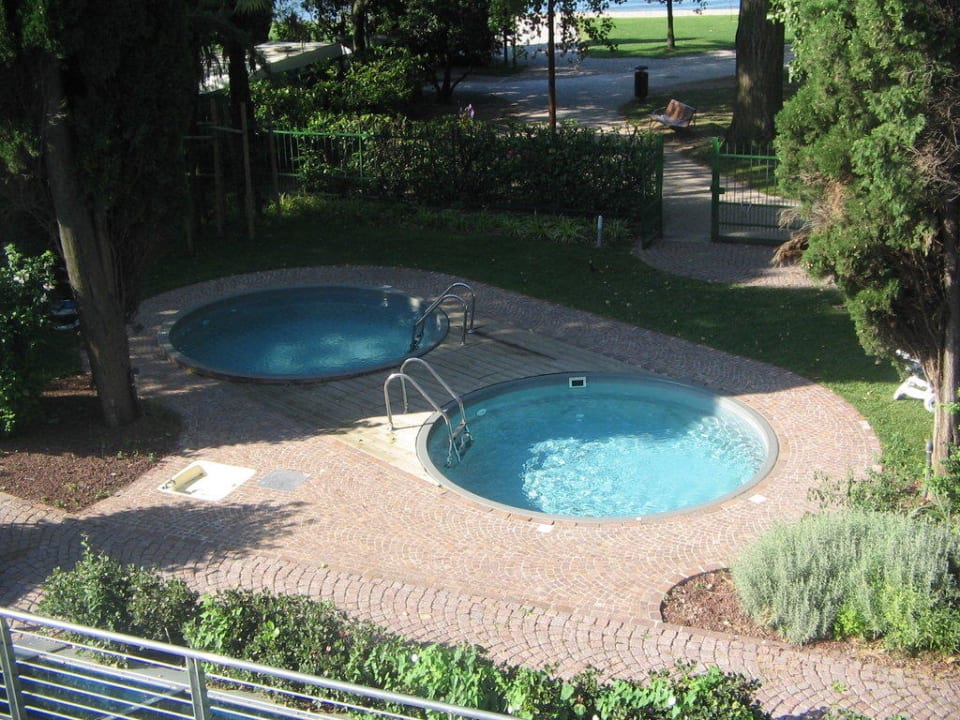 "Die 2 kleinen Pools" Hotel Oasi Wellness & Spa (Riva del Garda