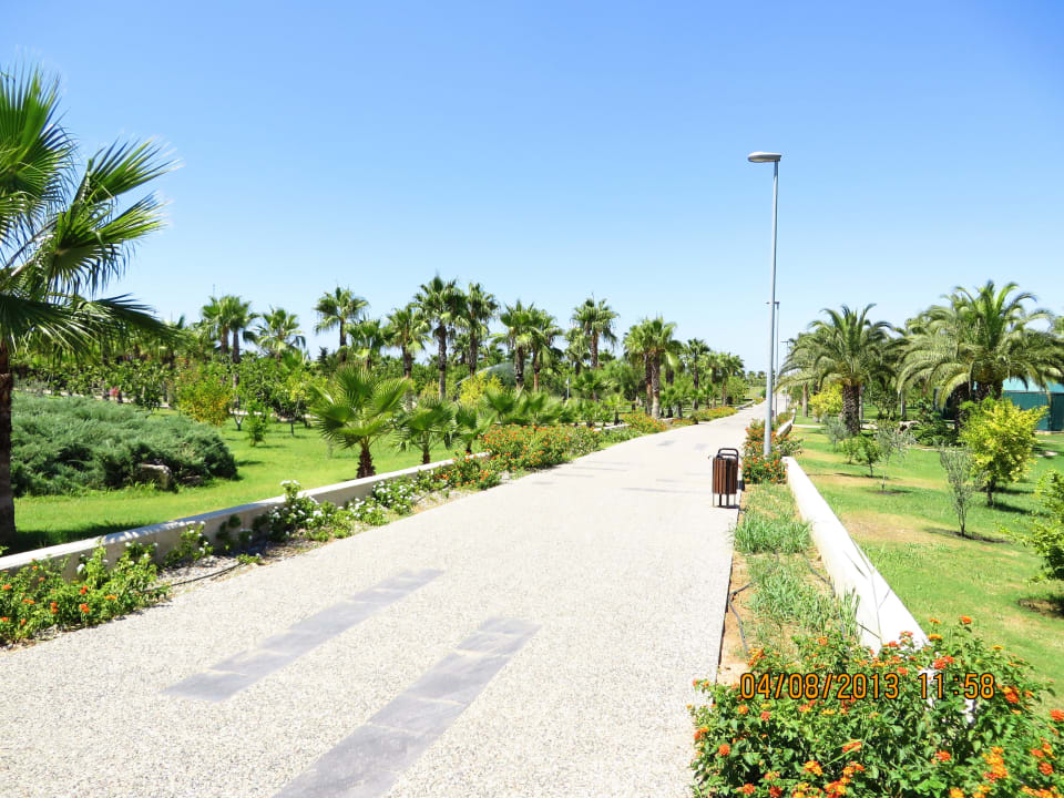 Weg zum Strand Club Grand Side