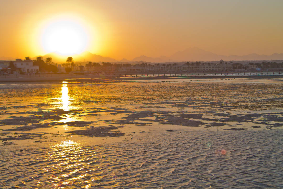 Вид с понтона на закате Stella Garden Resort & Spa, Makadi Bay