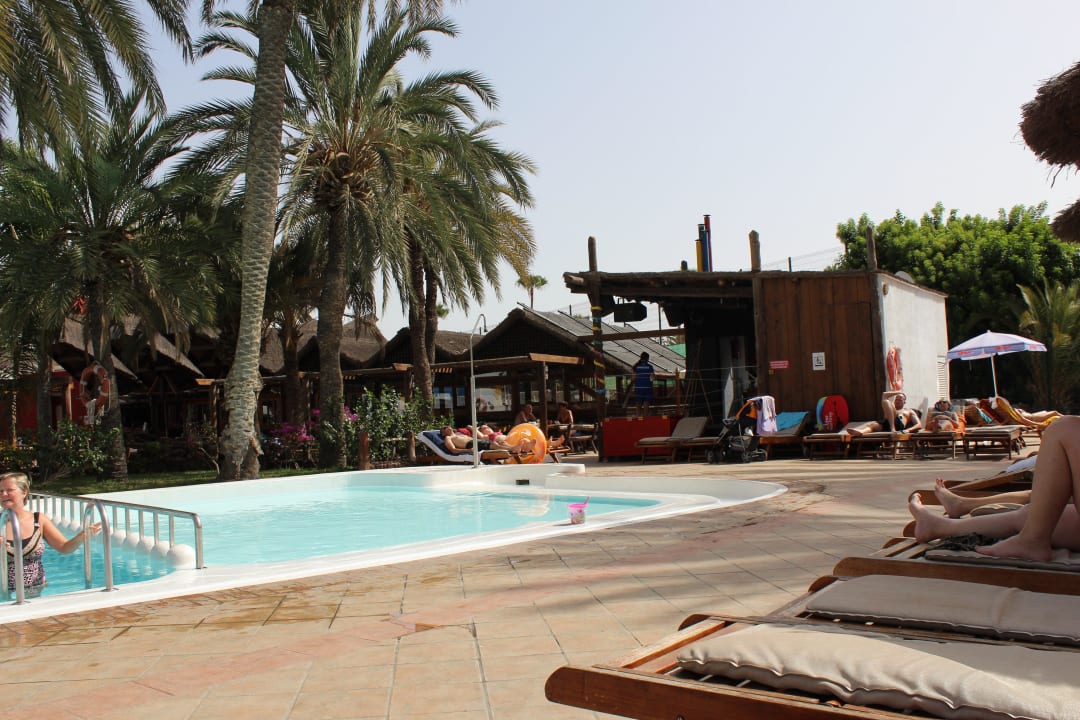 Gepflegter Pool  HL Miraflor Suites Hotel