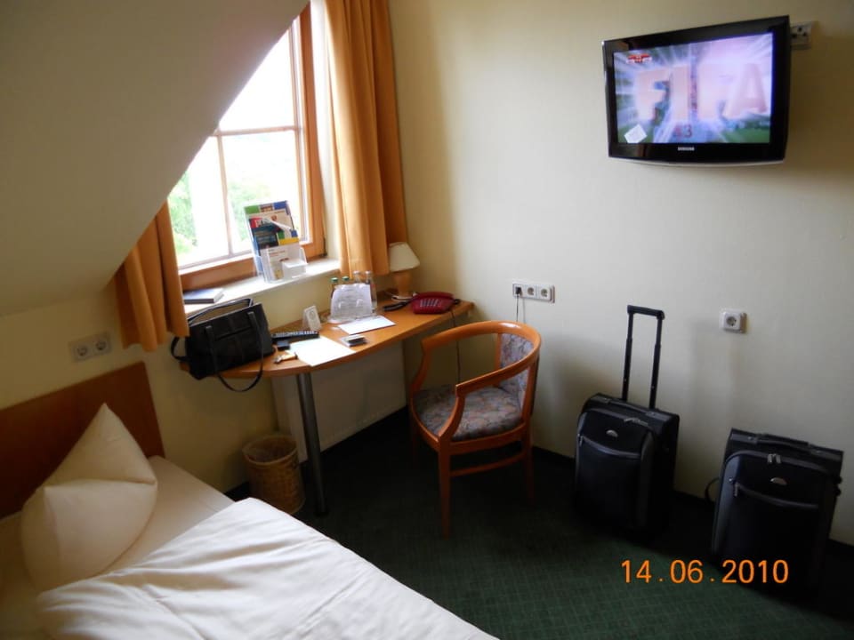 Bett TV GreenLine Landhotel Dresden